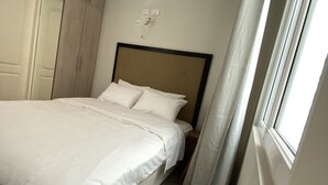 Standard Double Room | WiFi (free), bed sheets - The Point Hostels Miraflores (Lima)
