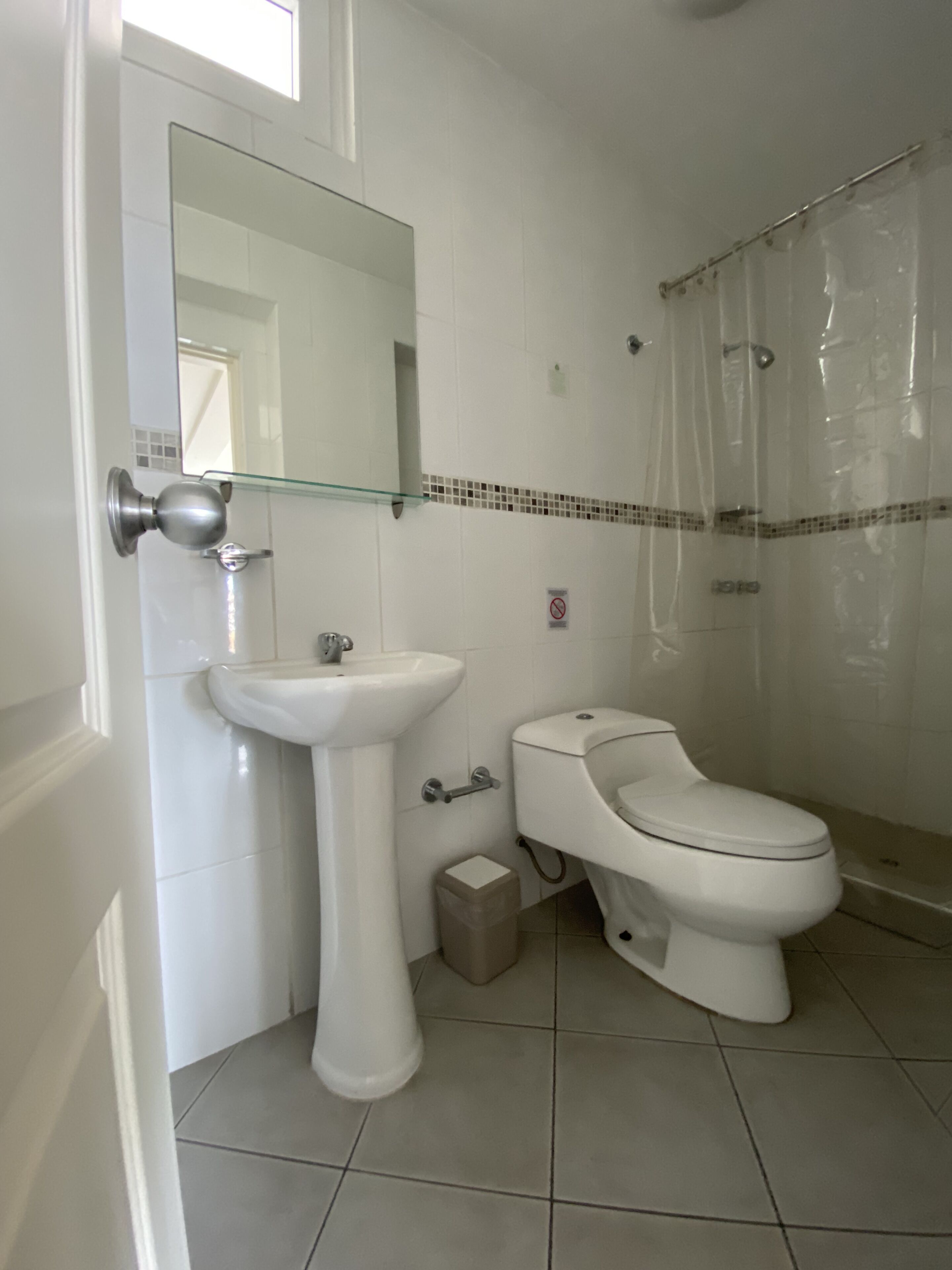 標準共用宿舍, 男女混合宿舍 | 浴室 | 淋浴設備