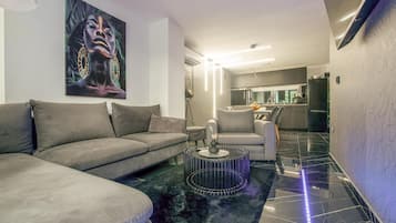 Smart TV, table football, stereo