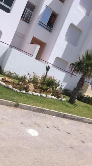 Property grounds - Magnifique apt à Achakar Plage Mythique de Tanger (Tanger)