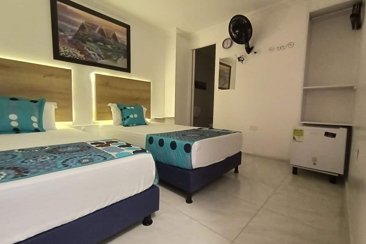 Kamar Twin Standar | Meja kerja, Wi-Fi gratis, dan seprai linen
