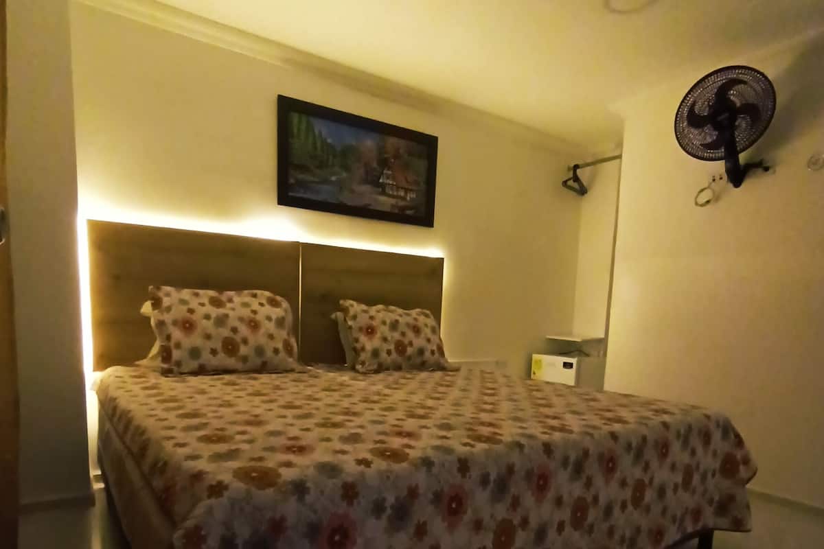 Superior Double Room | Desk, WiFi (free), bed sheets