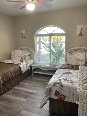 3 bedrooms, iron/ironing board, WiFi, bed sheets