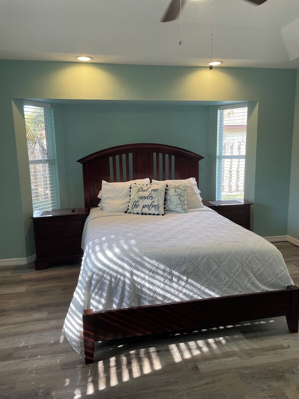 3 bedrooms, iron/ironing board, WiFi, bed sheets