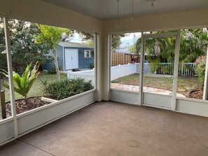 Interior - Charming 3-bedroom house in Englewood within minutes of beaches and golf. (Englewood)