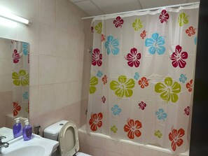 Appartement, 2 chambres, balcon, vue ville | Salle de bain