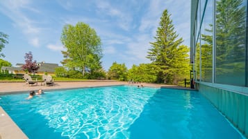 Piscina interna, piscina externa