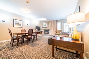 Apartment | Living room | Flat-screen TV - Horseshoe Valley Suites - The Azure (Oro-Medonte)