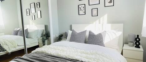 2 slaapkamers, een strijkplank/strijkijzer, wifi, beddengoed