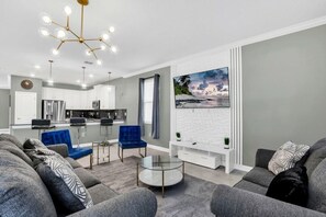 Exterior - Jurassic Water View @storey Lake by Shine Villas! Sleeps up to 24! #021 (Kissimmee)