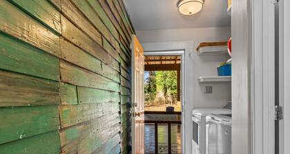 Lenoir Cottage w/ covered patio and fire pit!