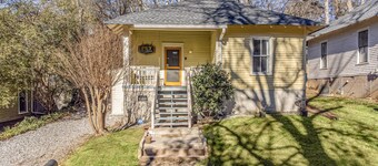 Lenoir Cottage w/ covered patio and fire pit!
