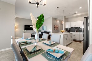 Appartement (Fireworks @ Night -Storey Lake by Shi) | Exterieur