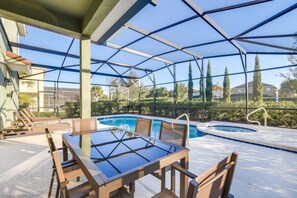 Exterior - South Facing Pool and Spa Oakview Drive (Davenport)