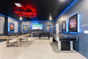 Exterior - Marvel Mansion! Championsgate Resort Shine Villas 902 (Davenport)