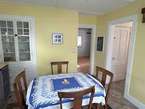 Dining - Cozy two bedroom house in the heart of Gloucester (Gloucester)
