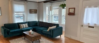 Cozy two bedroom house in the heart of Gloucester