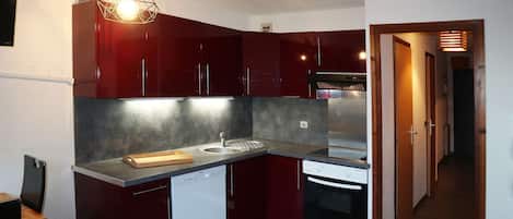 Kühlschrank, Mikrowelle, Ofen, Geschirrspüler