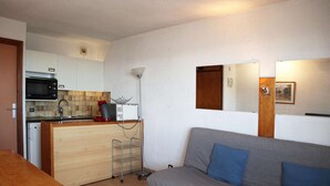 Living area - COEUR STATION LES ORRES - Res. CAIRN - Studio 4 pers (LES ORRES 1650)