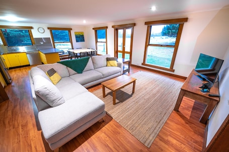 Living area. Farm House Accommodation Northern end of the Bay of Fires 5 mins from Mt Willian