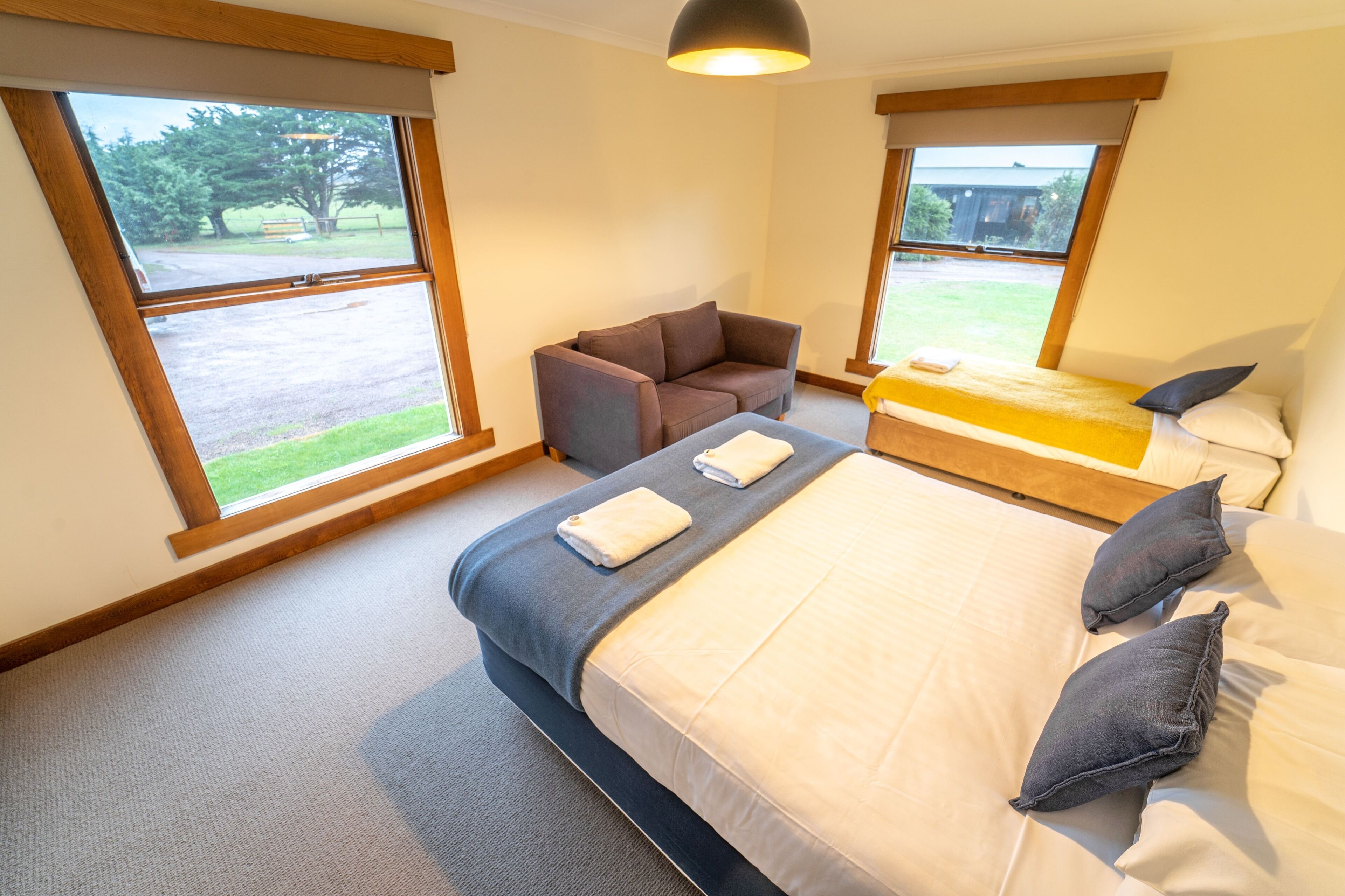 4 bedrooms, bed sheets