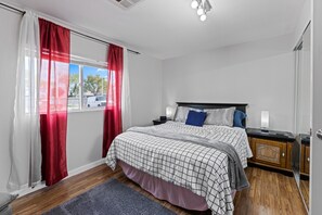 2 bedrooms, desk, iron/ironing board, travel cot - Las Vegas Haven w/ Private Pool! (Las Vegas)