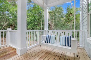 Property grounds - Newly built 6 bedroom home located at the end of a cul-de-sac for privacy. Large screened in porch (Bald Head Island)
