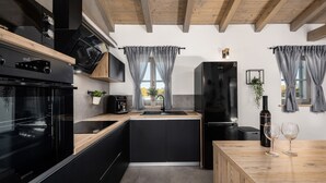 Coffee/tea maker, fridge, microwave, oven