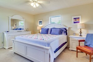 3 bedrooms, iron/ironing board, Internet, bed sheets - Sebastian Home w/ Large Deck Near Golfing & Beach (Sebastian)