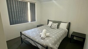 3 chambres, bureau, accès au Wi-Fi (inclus), literie fournie