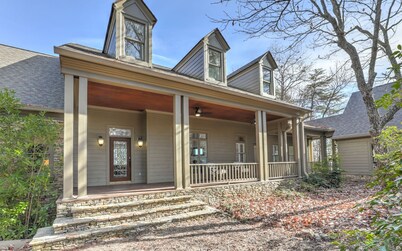 McElroy Manor - Luxury and comfort in Big Canoe!