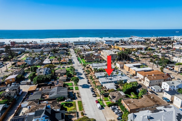 Your PB vacation awaits! Just two blocks to the beach and boardwalk.