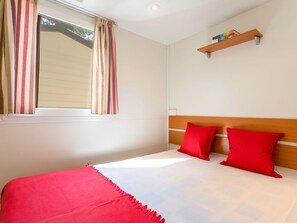 2 slaapkamers, reisbedje, gratis wifi, beddengoed