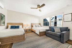 Cuna de viaje, wifi y ropa de cama