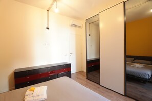 1 bedroom, free WiFi, bed sheets - The Yellow Petal (Verona)