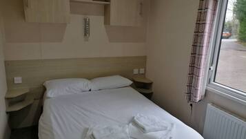 3 bedrooms, travel cot, free WiFi, bed sheets