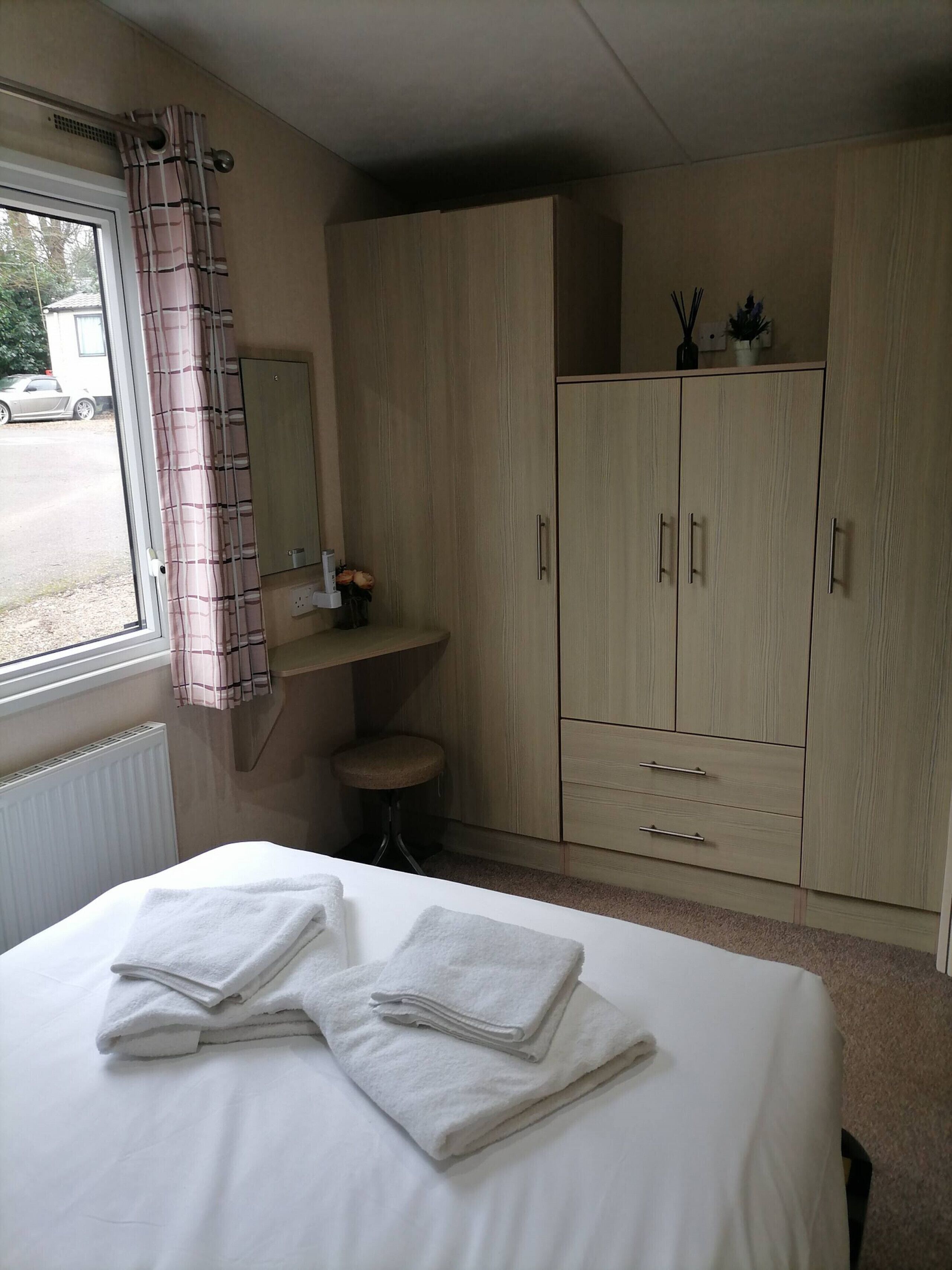 3 quartos, berço de viagem, Wi-Fi de cortesia, roupa de cama