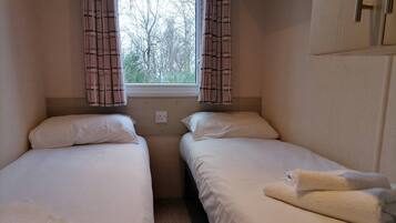 3 quartos, berço de viagem, Wi-Fi de cortesia, roupa de cama