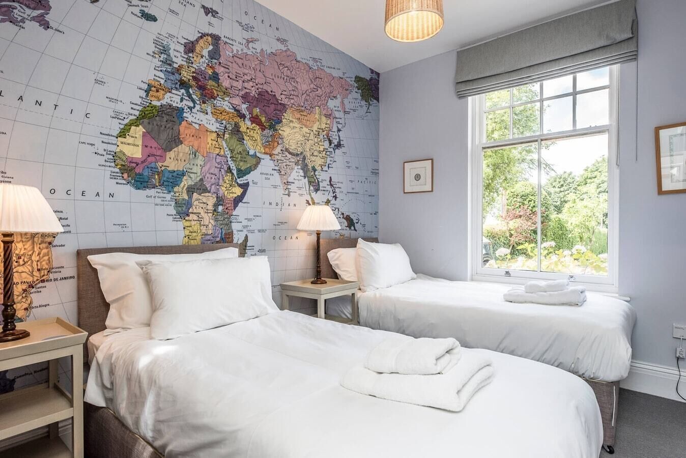 6 bedrooms, desk, travel cot, WiFi