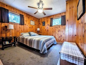 2 bedrooms, desk, iron/ironing board, WiFi
