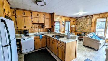 KylskÄp, mikrovÄgsugn, ugn och spishÀll