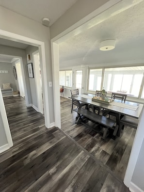 Dining - Lakefront home just minutes from wineries. Backyard sunsets! (Madison)