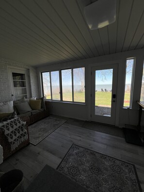 Smart TV, video games - Lakefront home just minutes from wineries. Backyard sunsets! (Madison)