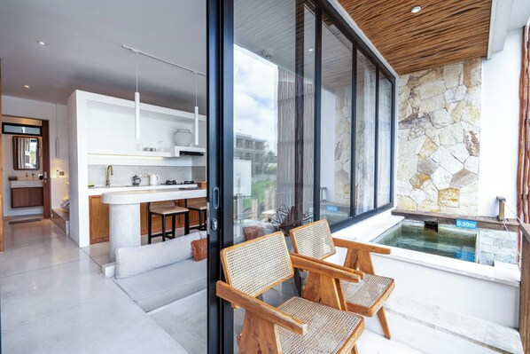 One Bedroom Suite With Balcony | Balcony
