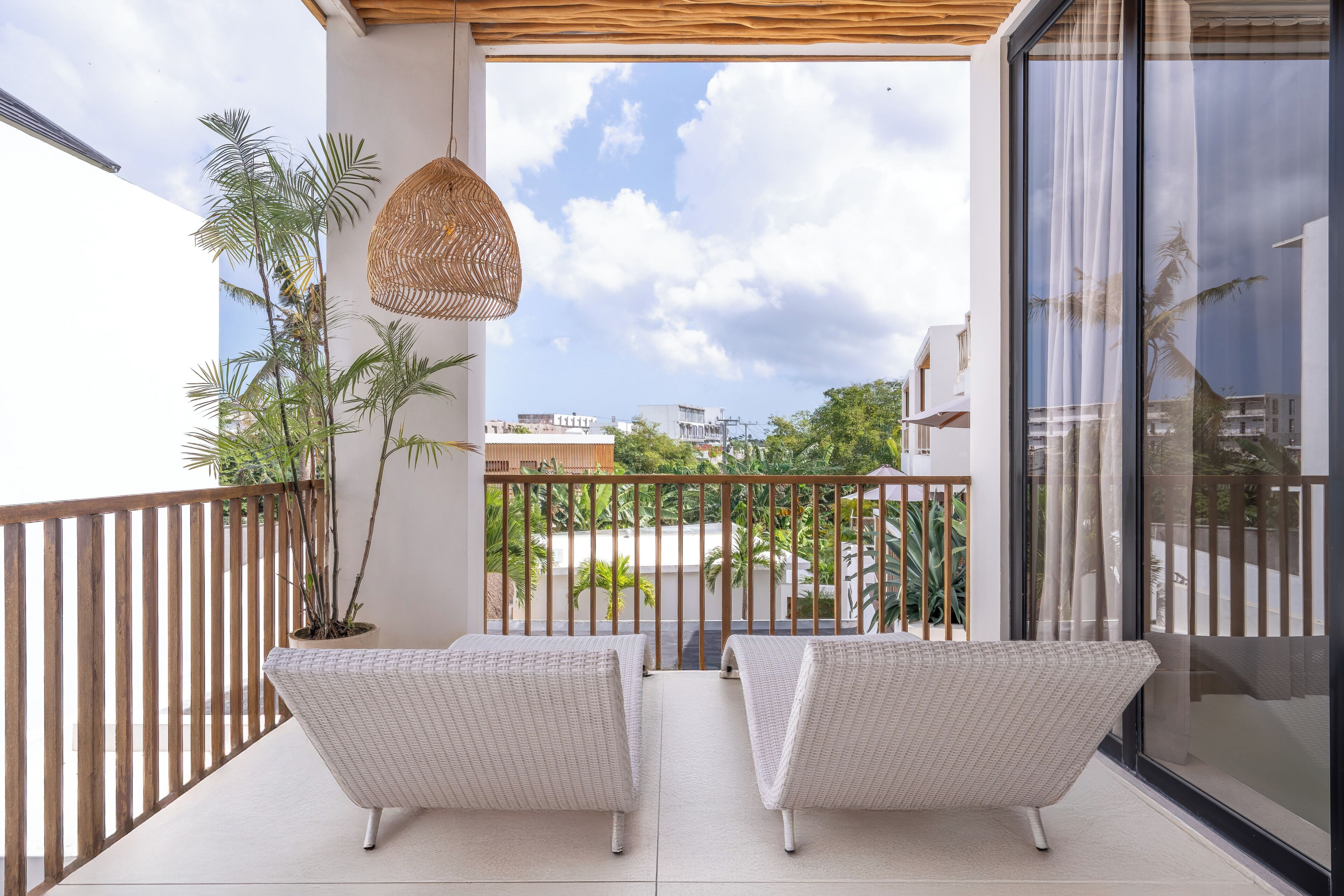 Split Level Apartment | 1 kamar tidur, brankas, meja kerja, dan kedap suara