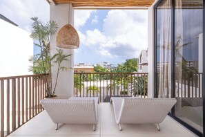 Split Level Apartment | 1 bedroom, in-room safe, desk, soundproofing
