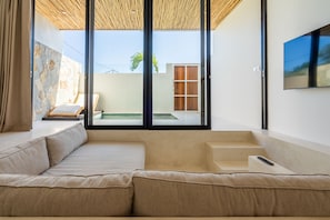 Flat-screen TV - Sore Suites at Pererenan by Betterplace (Canggu)