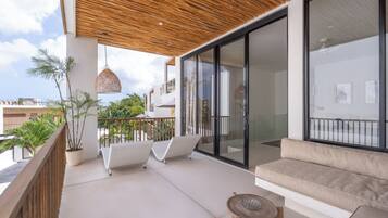 Split Level Apartment | 1 bedroom, in-room safe, desk, soundproofing