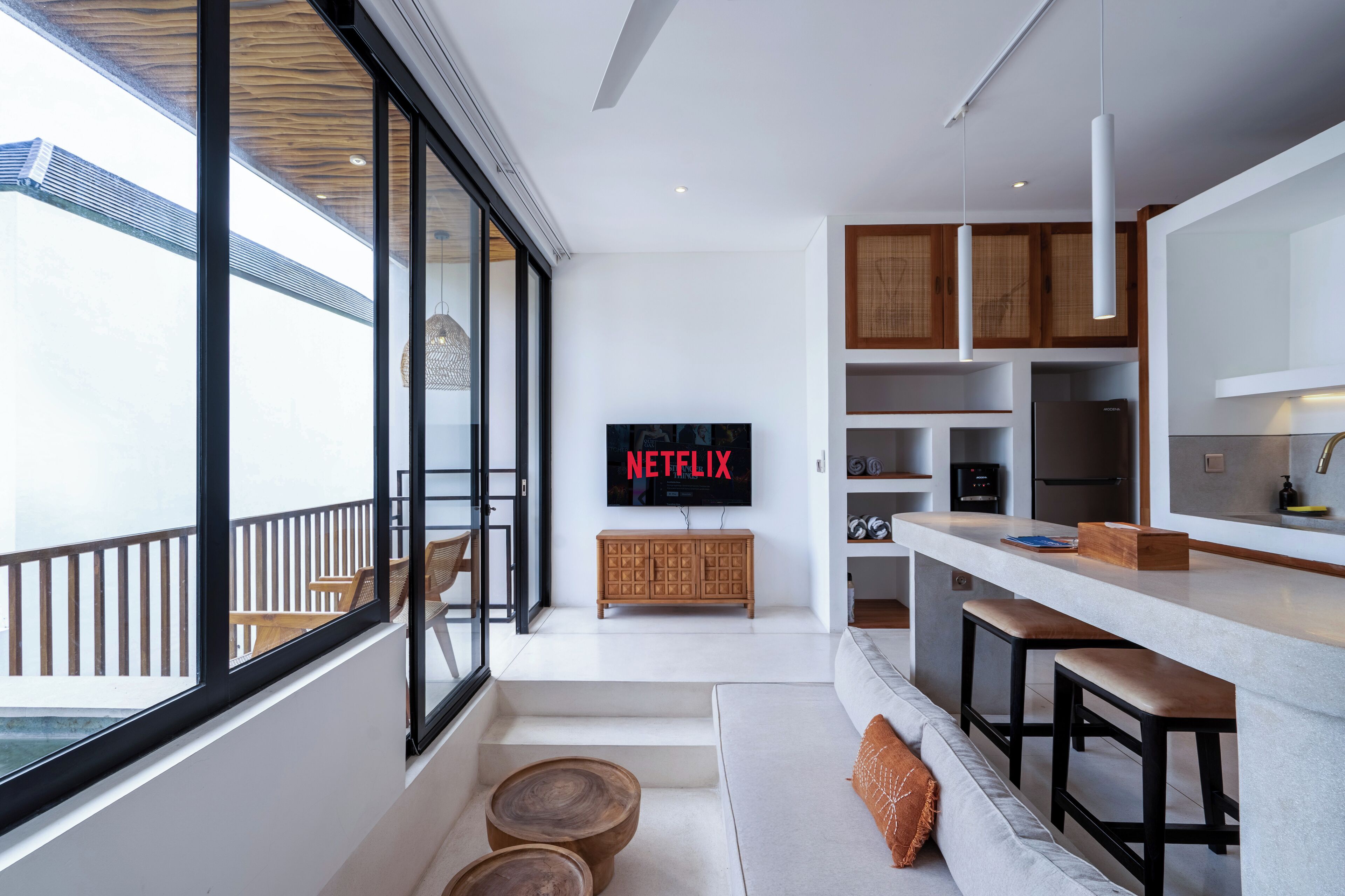 One Bedroom Suite With Balcony | 客厅 | 平板电视