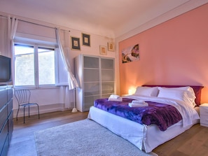 3 bedrooms, iron/ironing board, internet